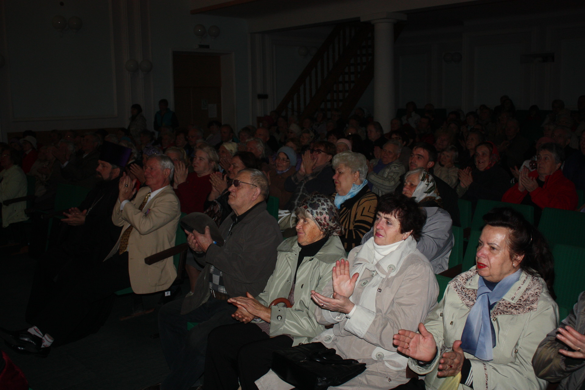 день пожилых людей в покрове отметили концертом и танцами (фото, видео) - изображение 1 день пожилых людей в покрове отметили концертом и танцами (фото, видео) - изображение 1