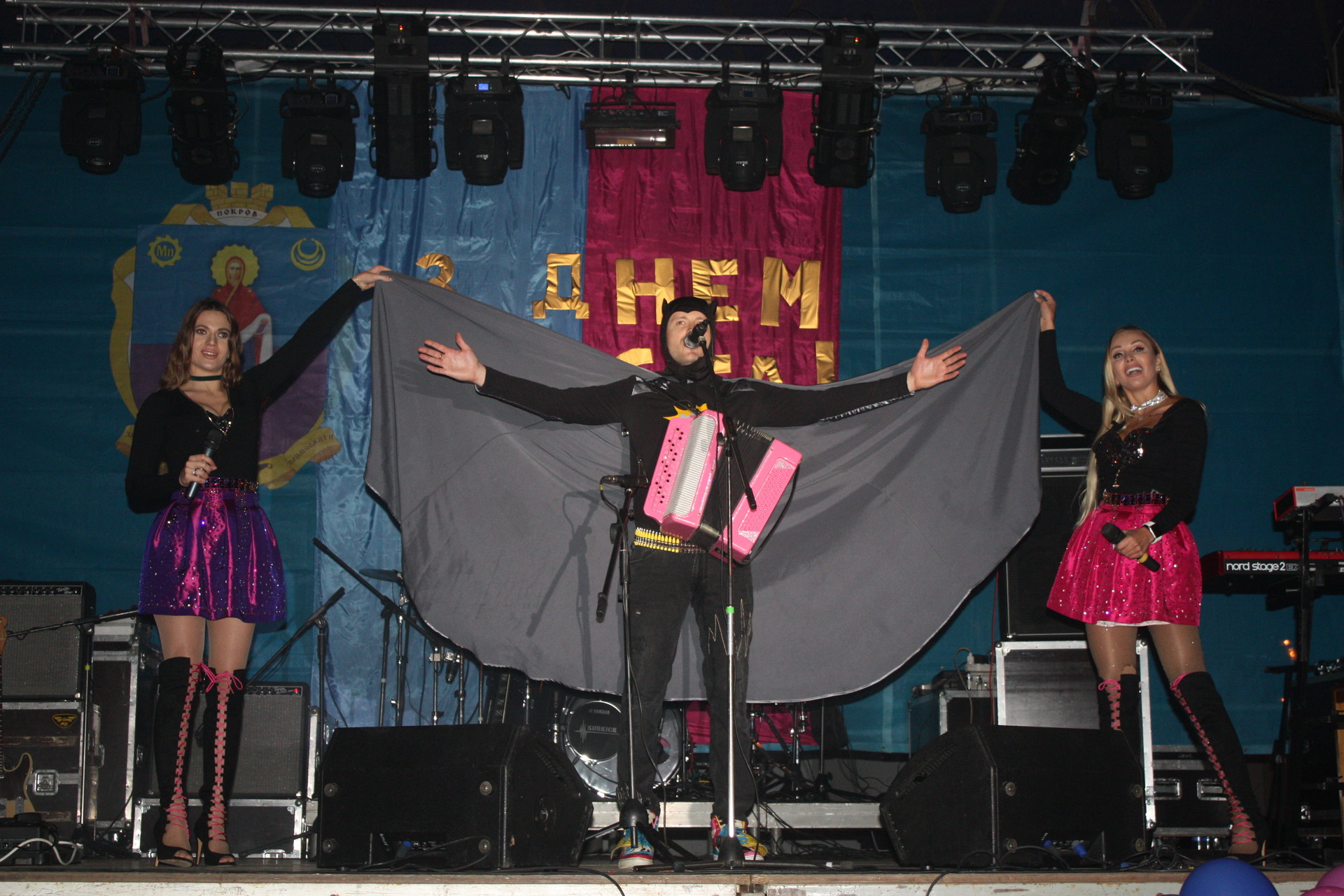 от 4 до 7 тысяч долларов. во сколько обошлись «звездные» выступления на день города? - изображение 2 от 4 до 7 тысяч долларов. во сколько обошлись «звездные» выступления на день города? - изображение 2