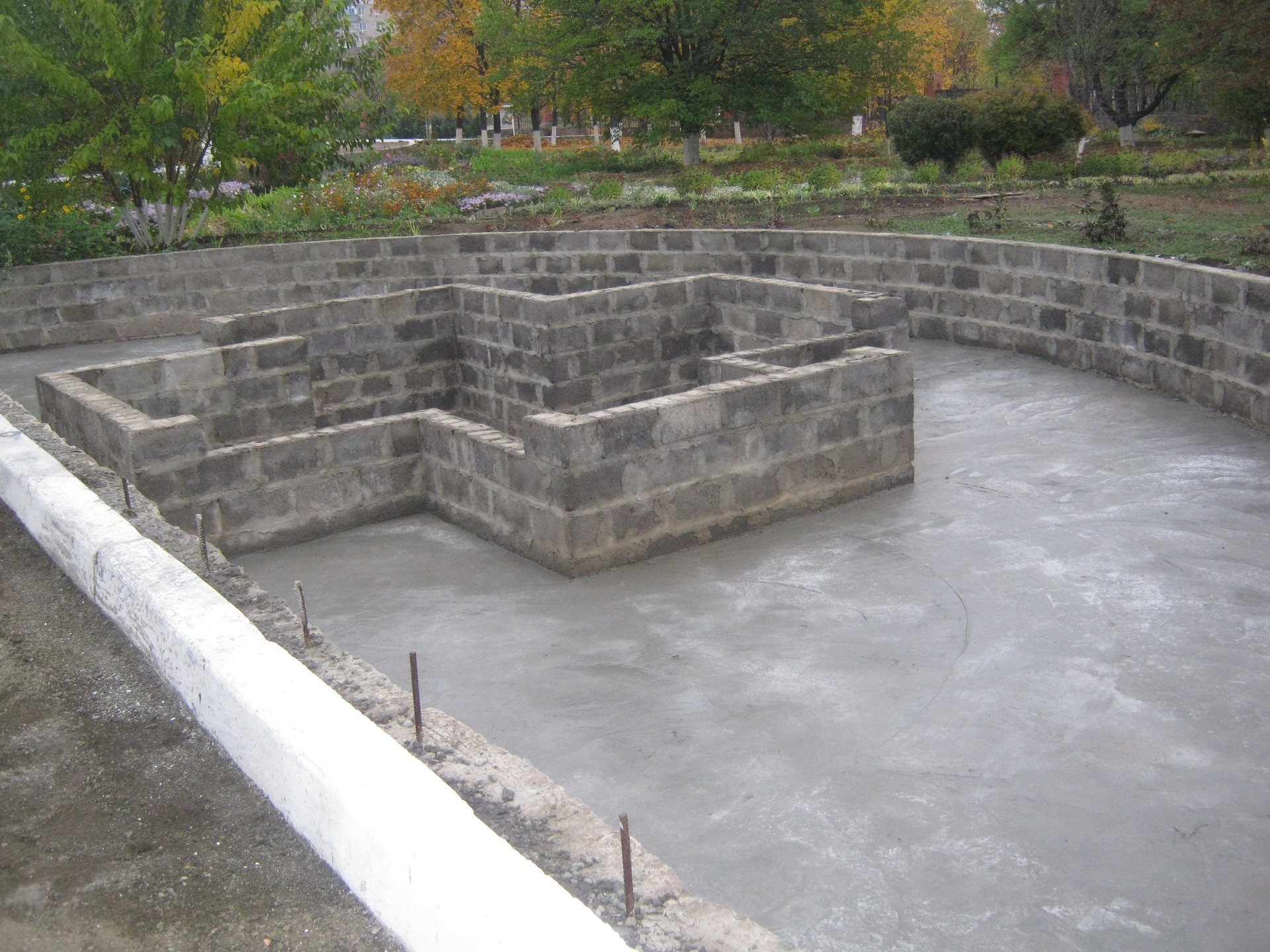 продолжается благоустройство территории возле храма иоанна богослова - изображение 2 продолжается благоустройство территории возле храма иоанна богослова - изображение 2