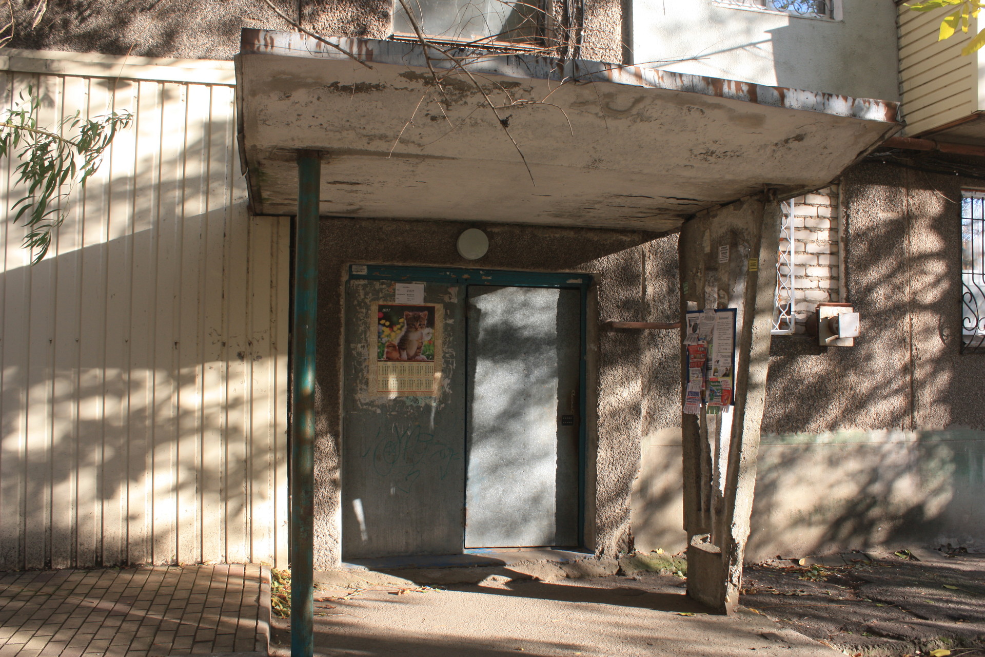 потенциальные «убийцы», или начнут ли падать на головы покровчан козырьки подъездов? - изображение 2