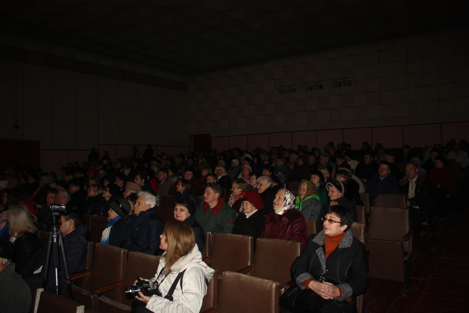 песни, танцы, цветы и подарки: культурно-развлекательный центр покровского гока отметил свое 50-летие (фото, видео) - изображение 4