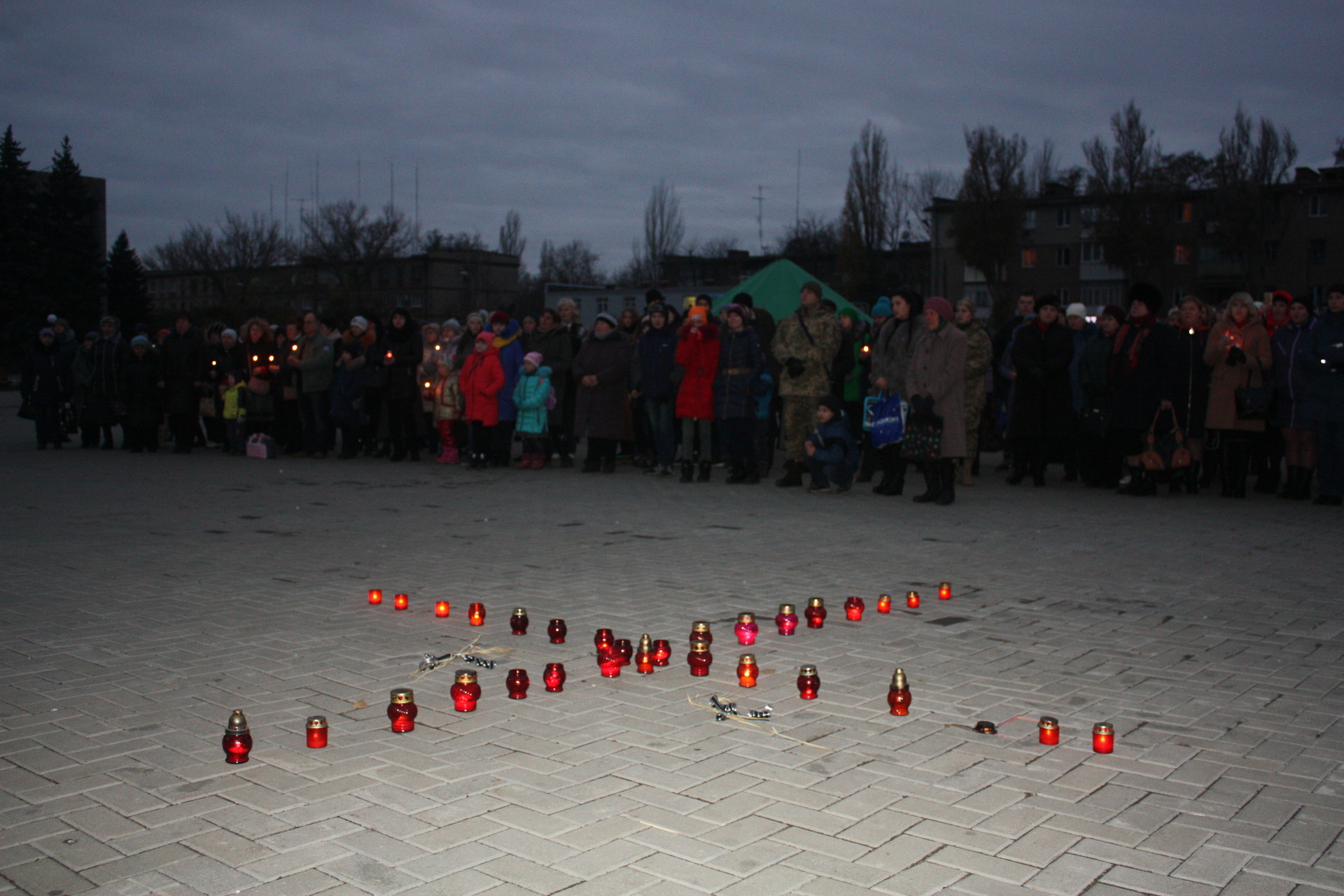 вшанували пам’ять жертв голодоморів (фото, відео) - изображение 1 вшанували пам’ять жертв голодоморів (фото, відео) - изображение 1