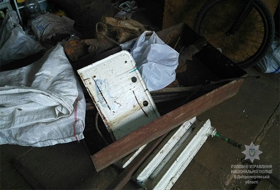 поліцейські покрова припинили діяльність незаконного пункту прийому металобрухту (фото) - изображение 2 поліцейські покрова припинили діяльність незаконного пункту прийому металобрухту (фото) - изображение 2