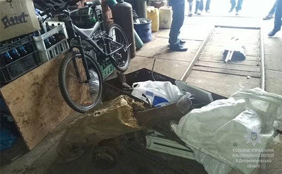 поліцейські покрова припинили діяльність незаконного пункту прийому металобрухту (фото) - изображение 3 поліцейські покрова припинили діяльність незаконного пункту прийому металобрухту (фото) - изображение 3