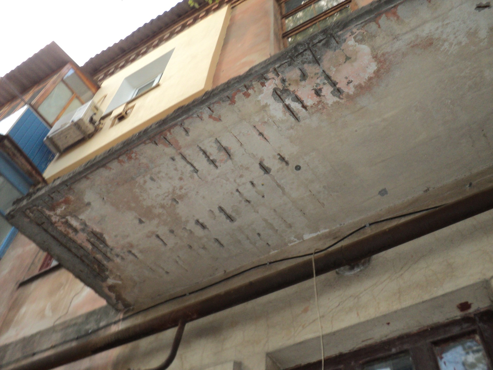 потенциальные «убийцы», или начнут ли падать на головы покровчан козырьки подъездов? - изображение 4