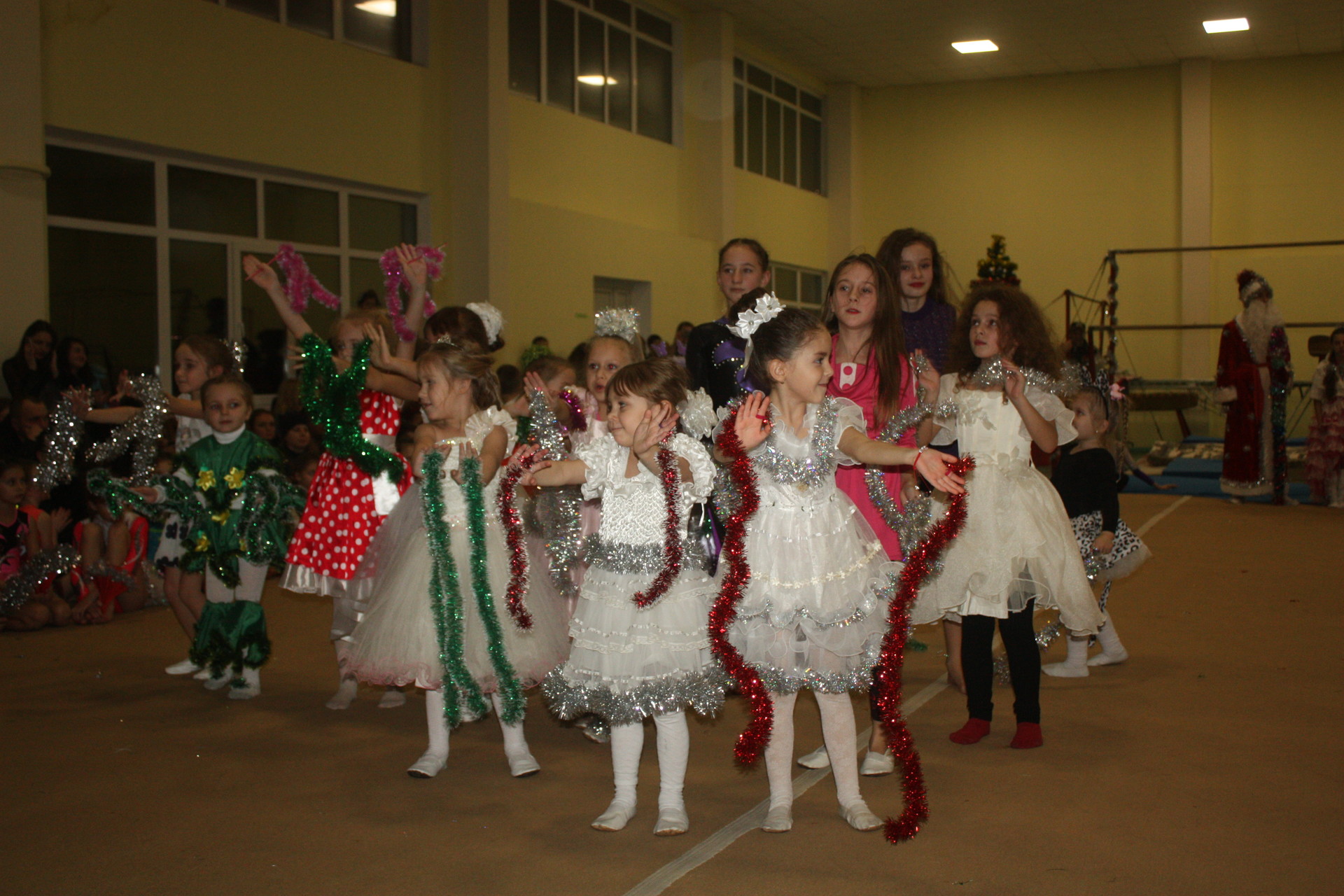 дед мороз побывал в гостях у спортсменов (фото, видео) - изображение 3 дед мороз побывал в гостях у спортсменов (фото, видео) - изображение 3