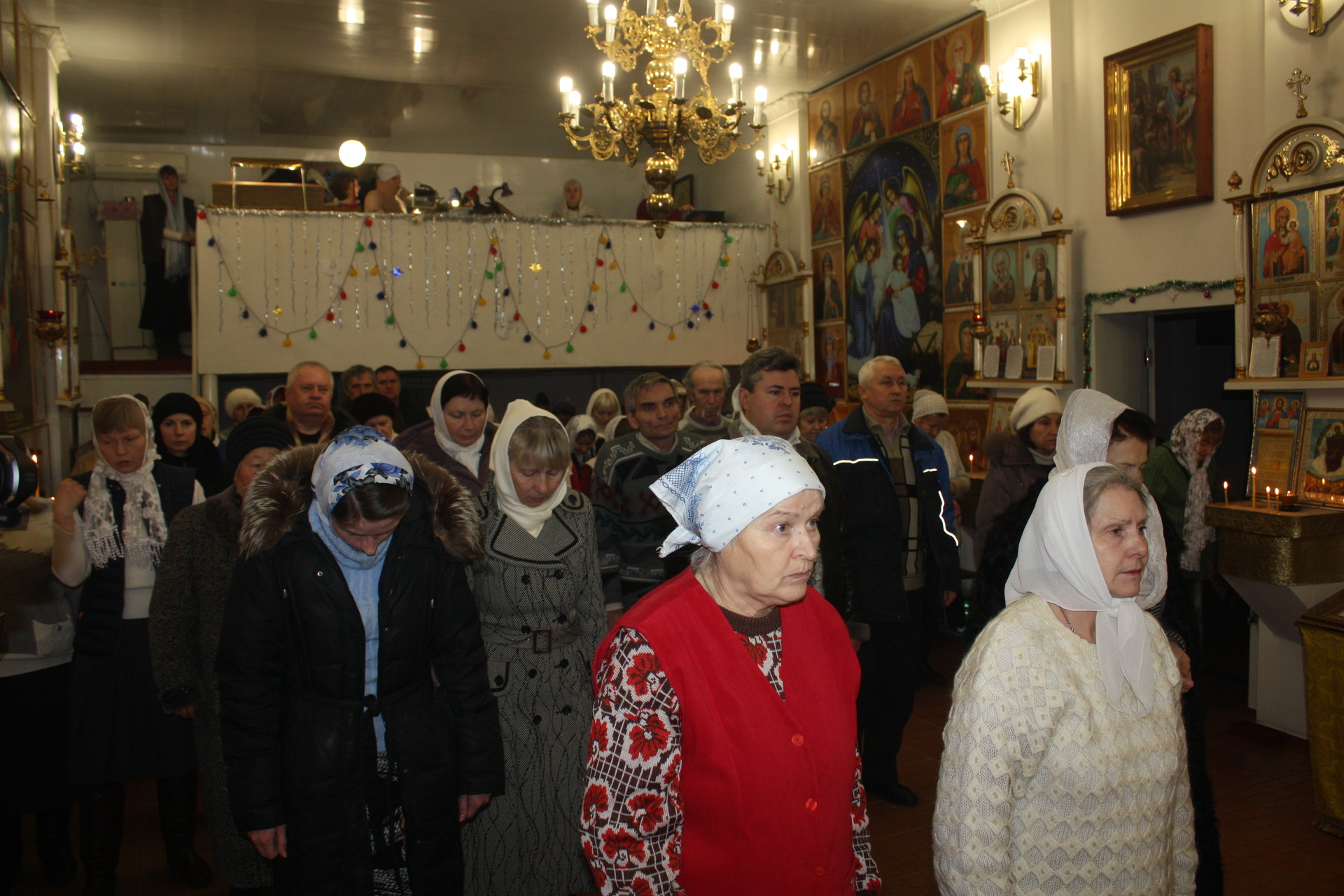 богослужения в храмах и купание на пляже: покров отметил крещение господне (добавлено видео) - изображение 1 богослужения в храмах и купание на пляже: покров отметил крещение господне (добавлено видео) - изображение 1