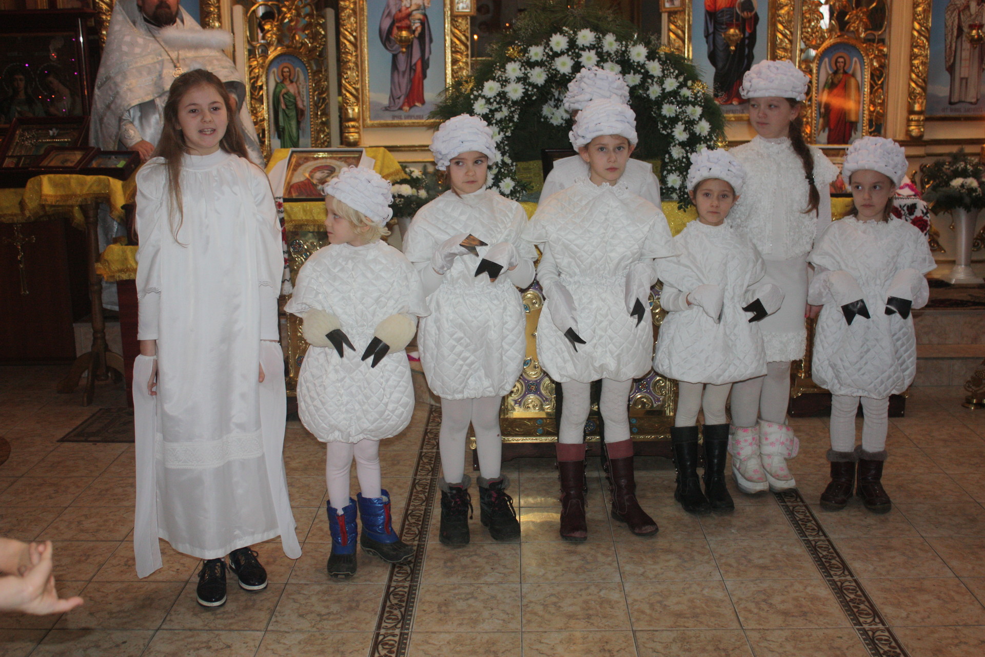 «христос родился! славим его!»: в покрове отметили рождество христово (фото, видео) - изображение 3 «христос родился! славим его!»: в покрове отметили рождество христово (фото, видео) - изображение 3