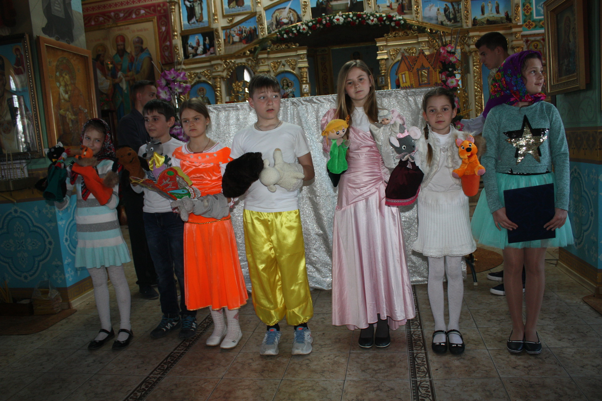 звонили в колокола и встречали благодатный огонь: в городе продолжают праздновать пасху (фото, видео) - изображение 2 звонили в колокола и встречали благодатный огонь: в городе продолжают праздновать пасху (фото, видео) - изображение 2