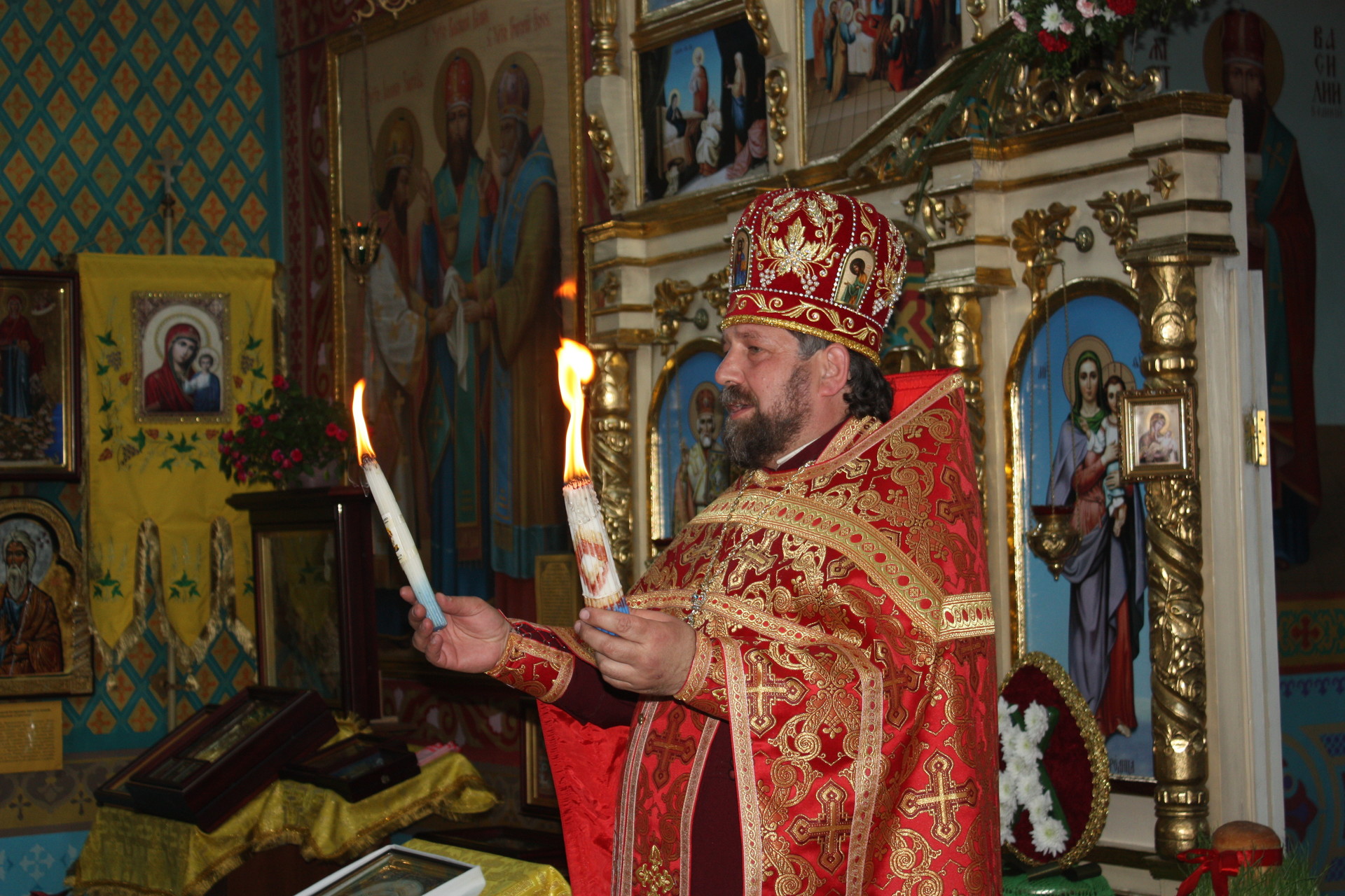 звонили в колокола и встречали благодатный огонь: в городе продолжают праздновать пасху (фото, видео) - изображение 3 звонили в колокола и встречали благодатный огонь: в городе продолжают праздновать пасху (фото, видео) - изображение 3