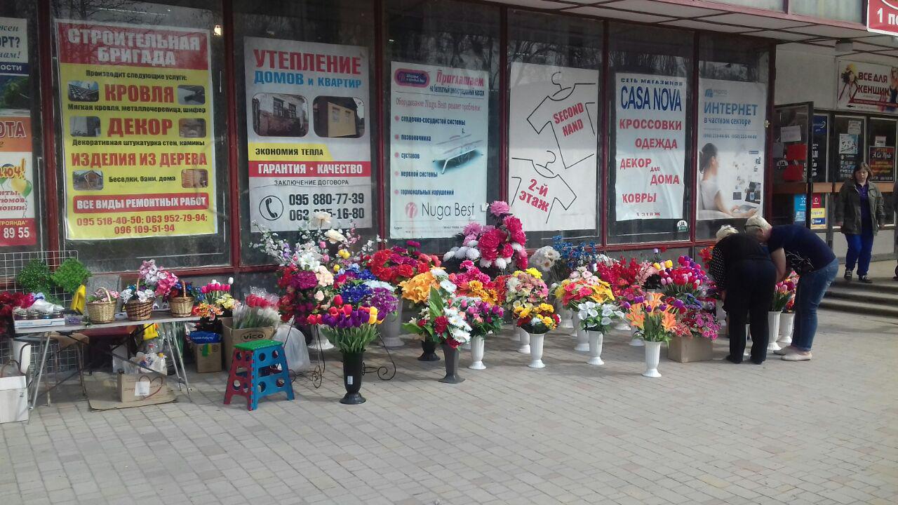 «икебаны» и «пикники» на кладбище. правильно ли это? - изображение 1