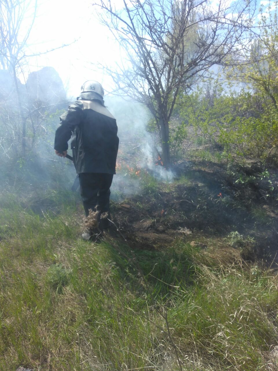 в покрове опять горит сухая трава - изображение 1 в покрове опять горит сухая трава - изображение 1