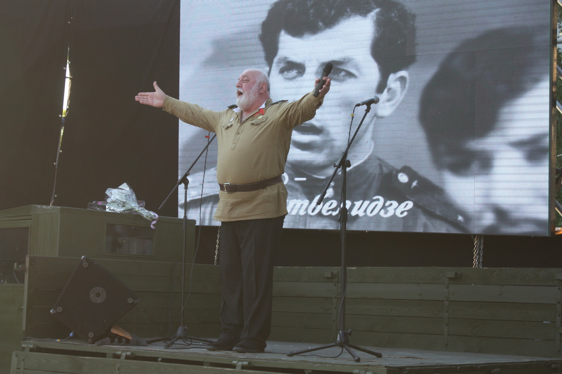 «в бой идут одни «старики»: александр вилкул подарил жителям покрова концерт актеров легендарного фильма (фото, видео) - изображение 3 «в бой идут одни «старики»: александр вилкул подарил жителям покрова концерт актеров легендарного фильма (фото, видео) - изображение 3