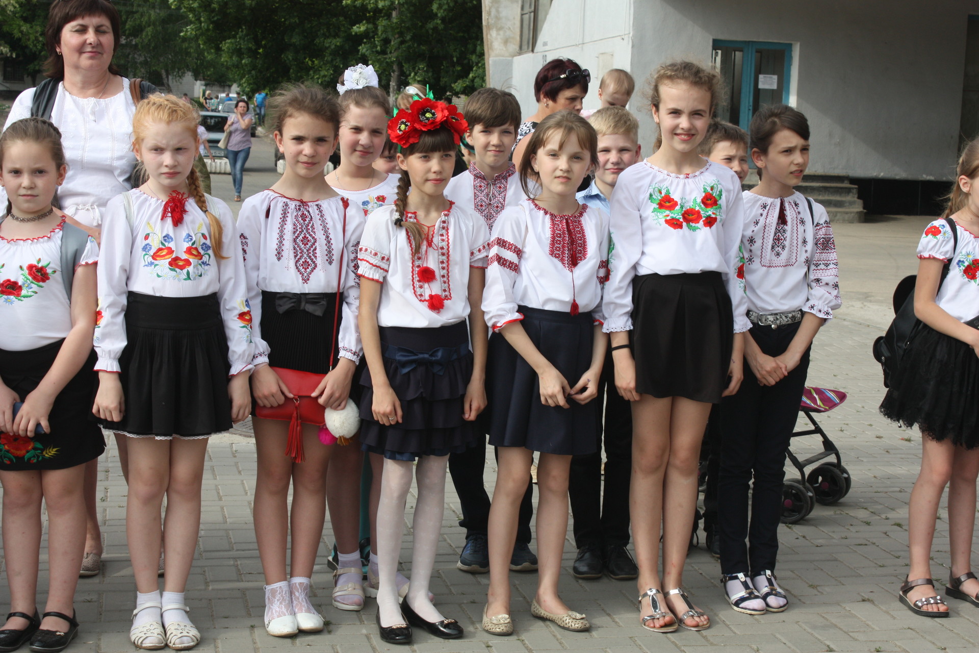 танцы, песни и флешмоб: в покрове праздновали день вышиванки (фото, видео) - изображение 2