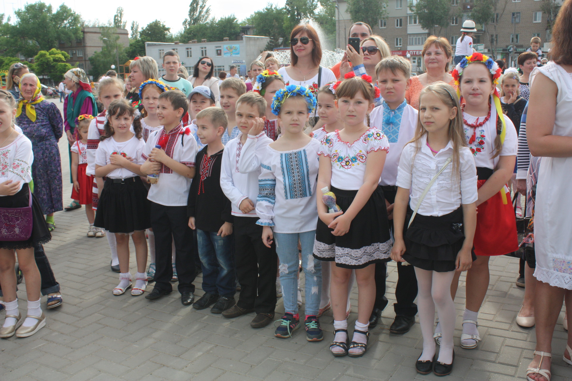танцы, песни и флешмоб: в покрове праздновали день вышиванки (фото, видео) - изображение 1