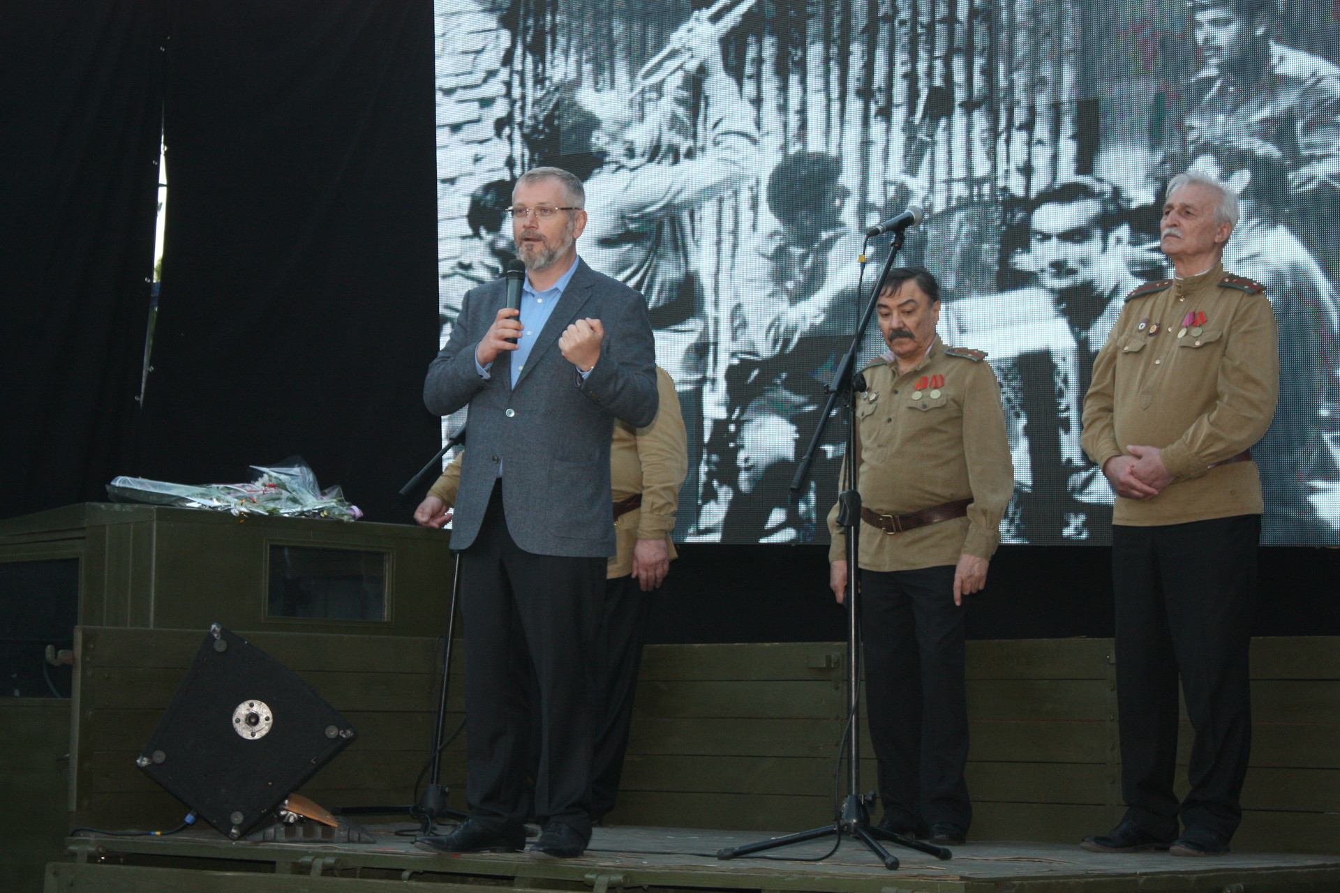 «в бой идут одни «старики»: александр вилкул подарил жителям покрова концерт актеров легендарного фильма (фото, видео) - изображение 5 «в бой идут одни «старики»: александр вилкул подарил жителям покрова концерт актеров легендарного фильма (фото, видео) - изображение 5