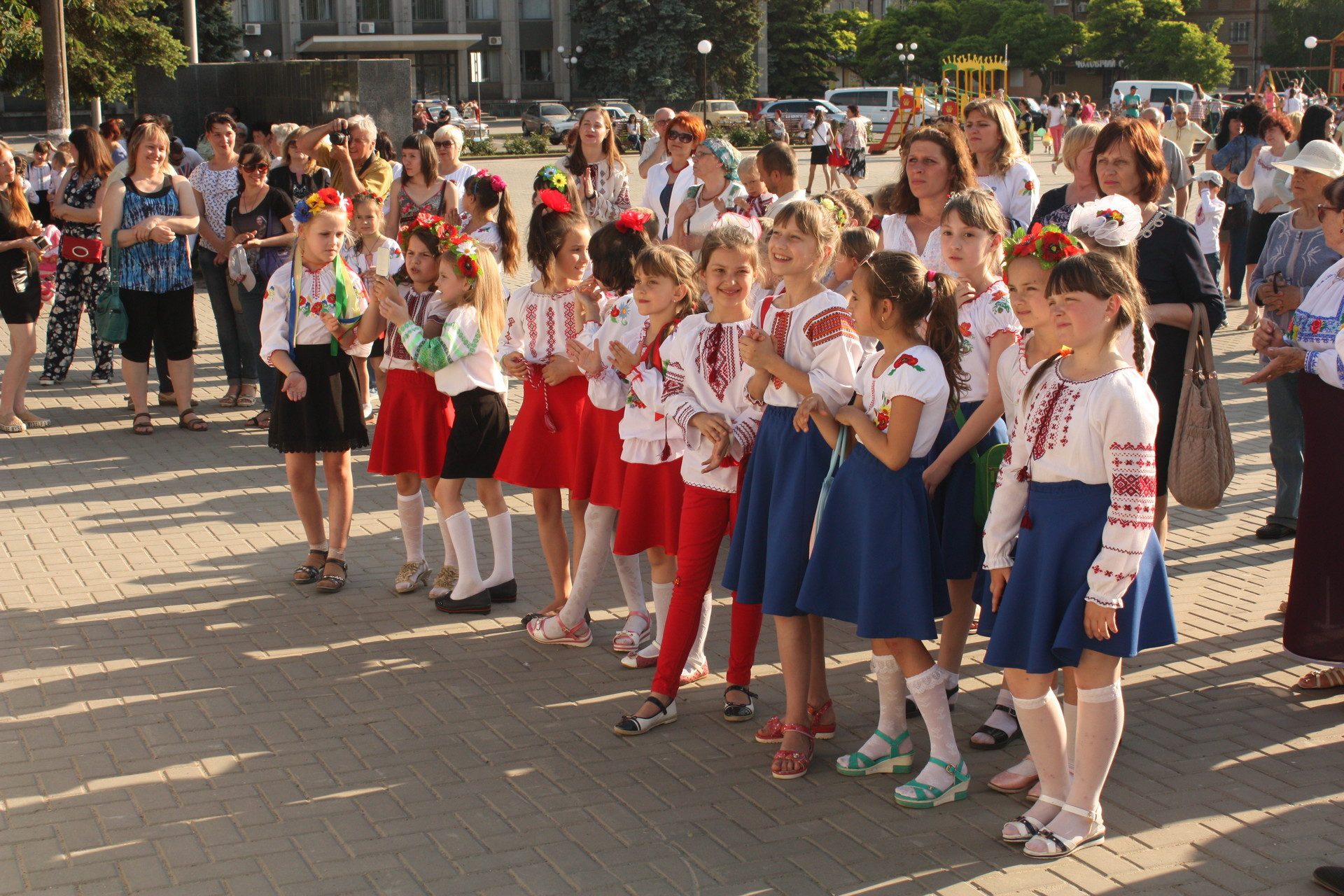 танцы, песни и флешмоб: в покрове праздновали день вышиванки (фото, видео) - изображение 4