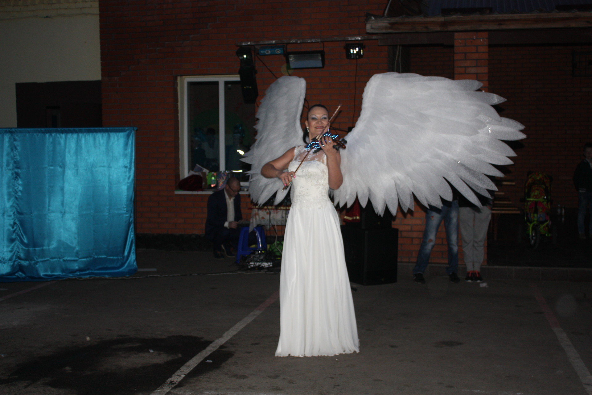 праздник поселка и юбилей магазина: в токовском прошло яркое развлекательное шоу для жителей (фото, видео) - изображение 8