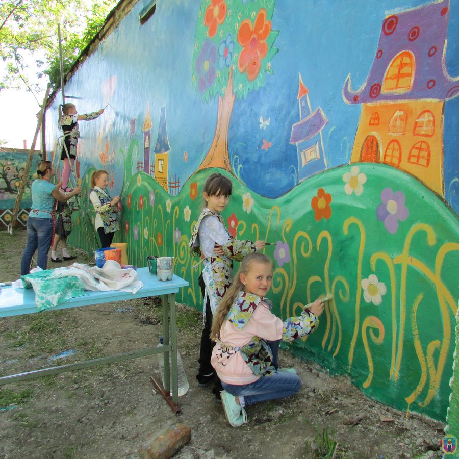 в парке появилась новая картина, созданная юными художниками города - изображение 1 в парке появилась новая картина, созданная юными художниками города - изображение 1