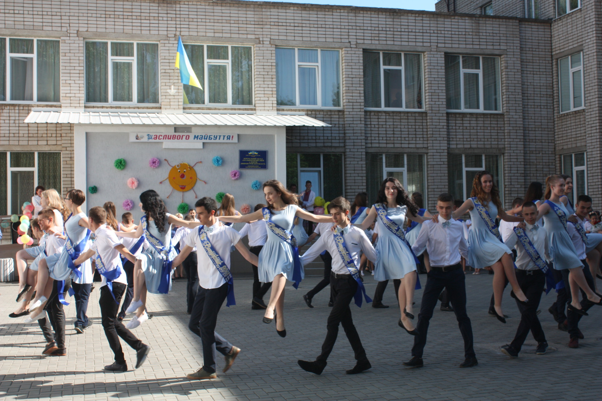 в школах покрова прозвенел последний звонок! (фото, видео) - изображение 3 в школах покрова прозвенел последний звонок! (фото, видео) - изображение 3