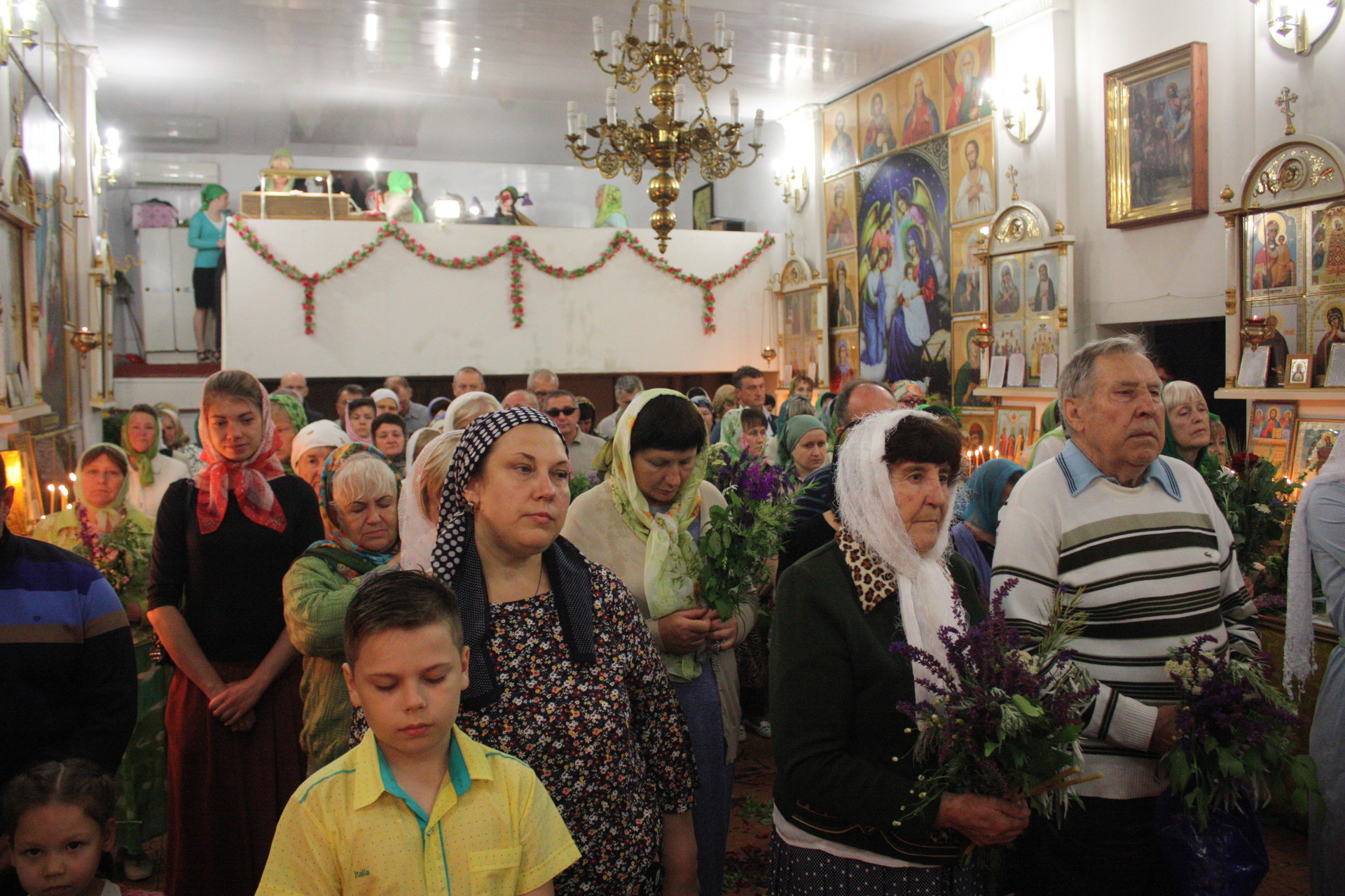 православные покрова отметили день святой троицы (фото, видео) - изображение 1 православные покрова отметили день святой троицы (фото, видео) - изображение 1