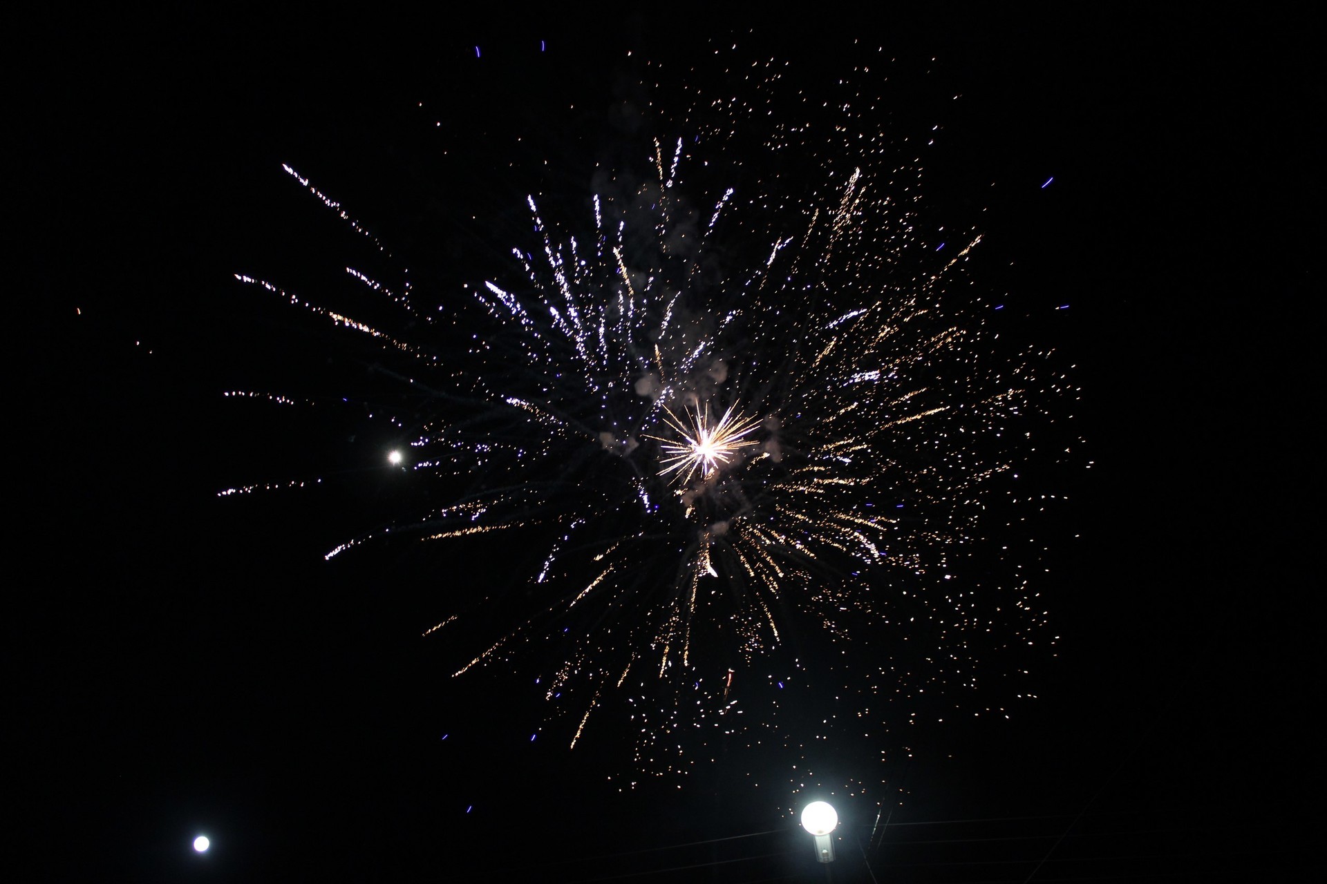 праздник поселка и юбилей магазина: в токовском прошло яркое развлекательное шоу для жителей (фото, видео) - изображение 11