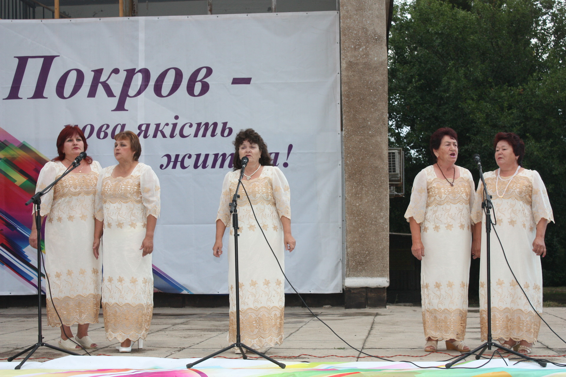 митинг, фестиваль талантов и молодежная дискотека: как покров отметил день конституции (фото, видео) - изображение 3 митинг, фестиваль талантов и молодежная дискотека: как покров отметил день конституции (фото, видео) - изображение 3