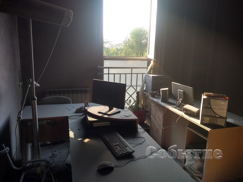 выжигать свободу слова огнем? в каменском подожгли редакцию местной газеты - изображение 1