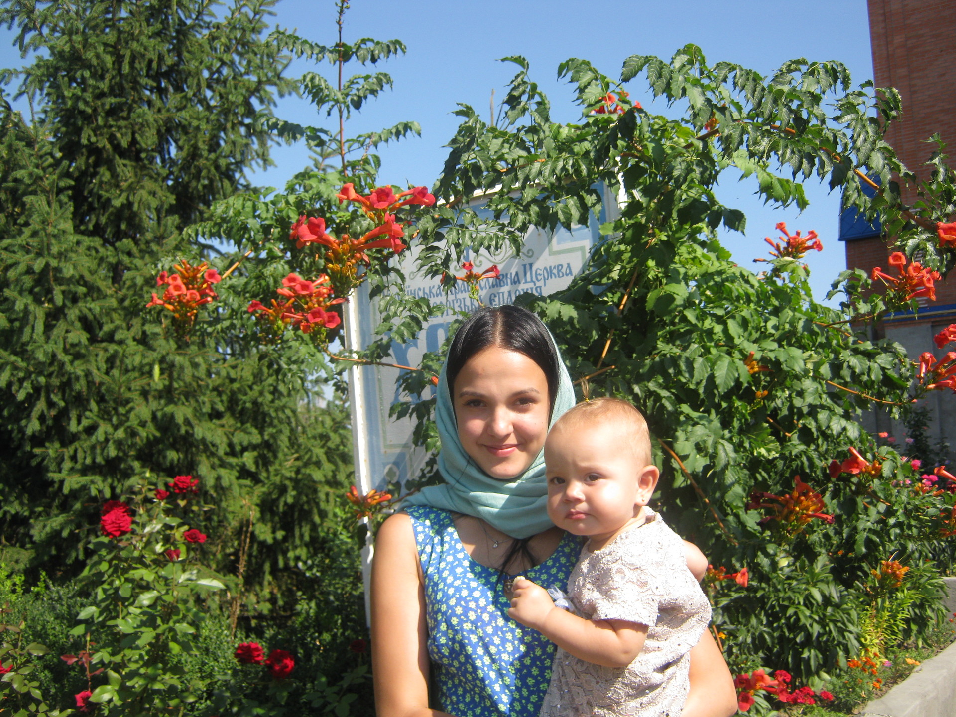 трудом прихожан, молитвами и любовью расцветает пышно «райский уголок» храма святого апостола и евангелиста иоанна богослова - изображение 2 трудом прихожан, молитвами и любовью расцветает пышно «райский уголок» храма святого апостола и евангелиста иоанна богослова - изображение 2