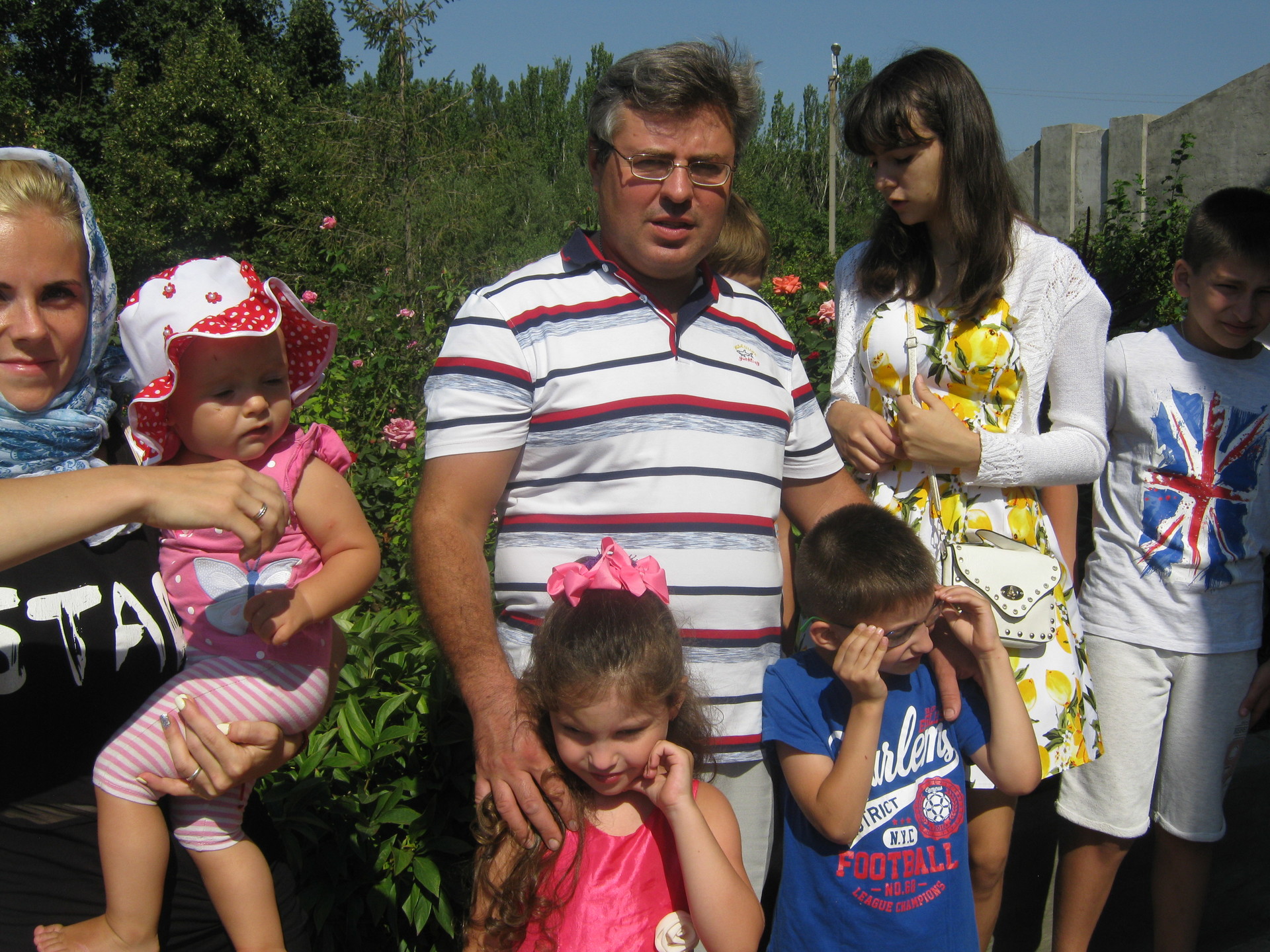 трудом прихожан, молитвами и любовью расцветает пышно «райский уголок» храма святого апостола и евангелиста иоанна богослова - изображение 3 трудом прихожан, молитвами и любовью расцветает пышно «райский уголок» храма святого апостола и евангелиста иоанна богослова - изображение 3