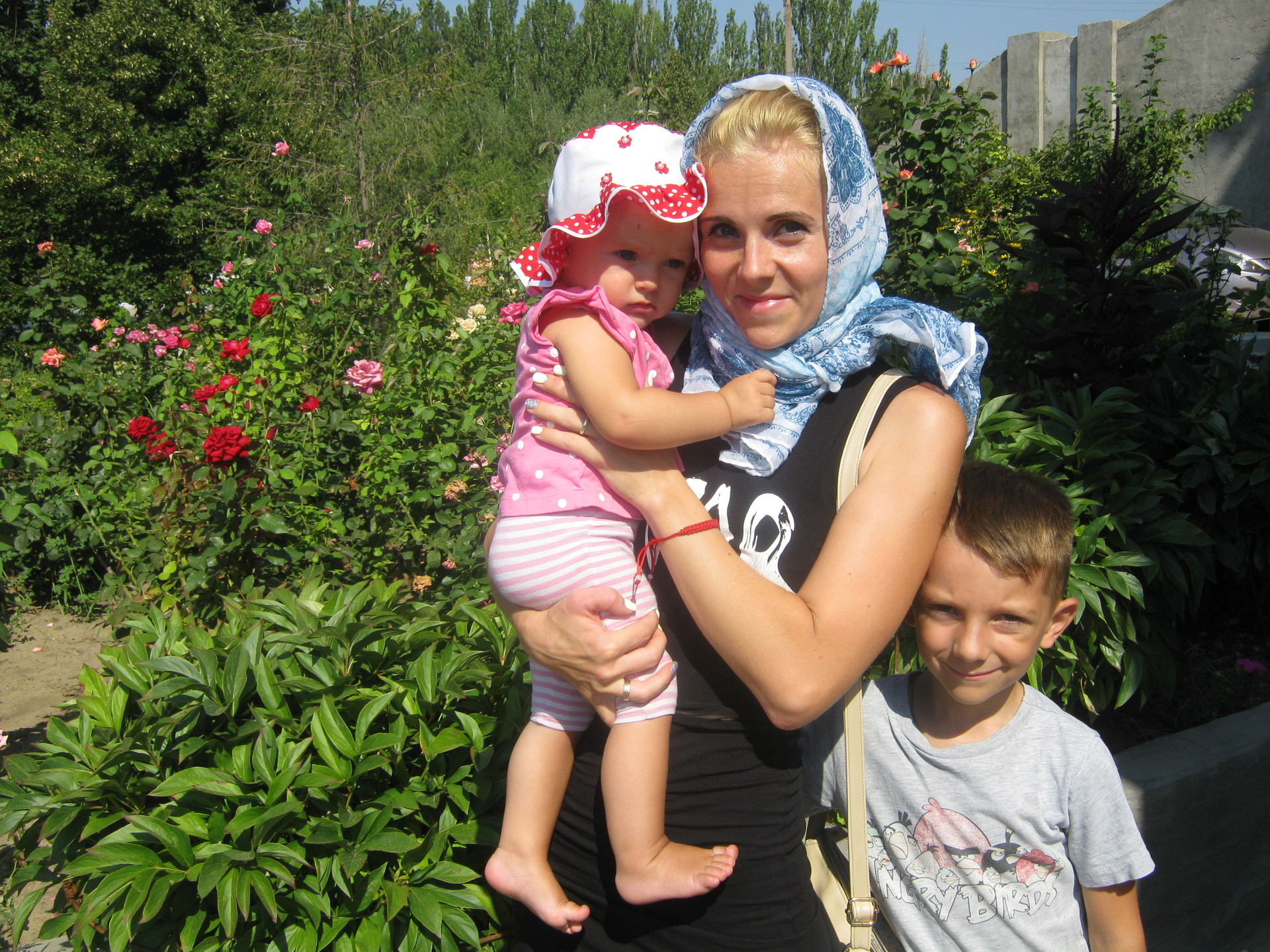 трудом прихожан, молитвами и любовью расцветает пышно «райский уголок» храма святого апостола и евангелиста иоанна богослова - изображение 4 трудом прихожан, молитвами и любовью расцветает пышно «райский уголок» храма святого апостола и евангелиста иоанна богослова - изображение 4