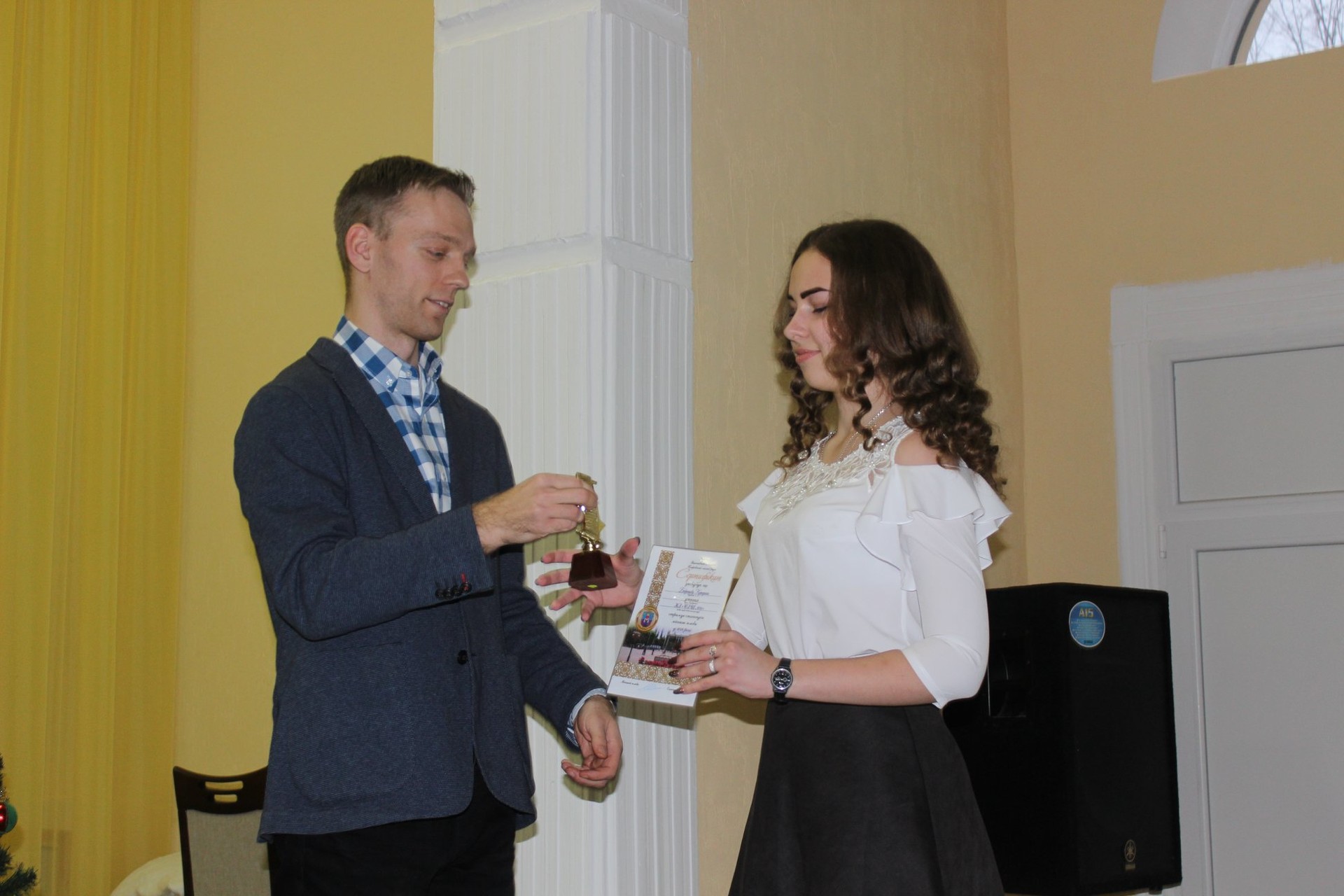 10 одаренных покровчан получили стипендии (фото, видео) - изображение 1