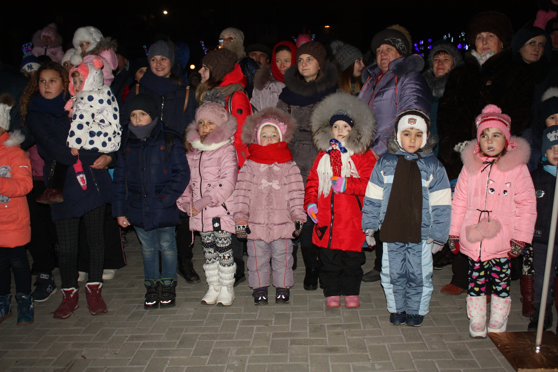 в покрове открылась главная елка города (фото, видео) - изображение 2 в покрове открылась главная елка города (фото, видео) - изображение 2