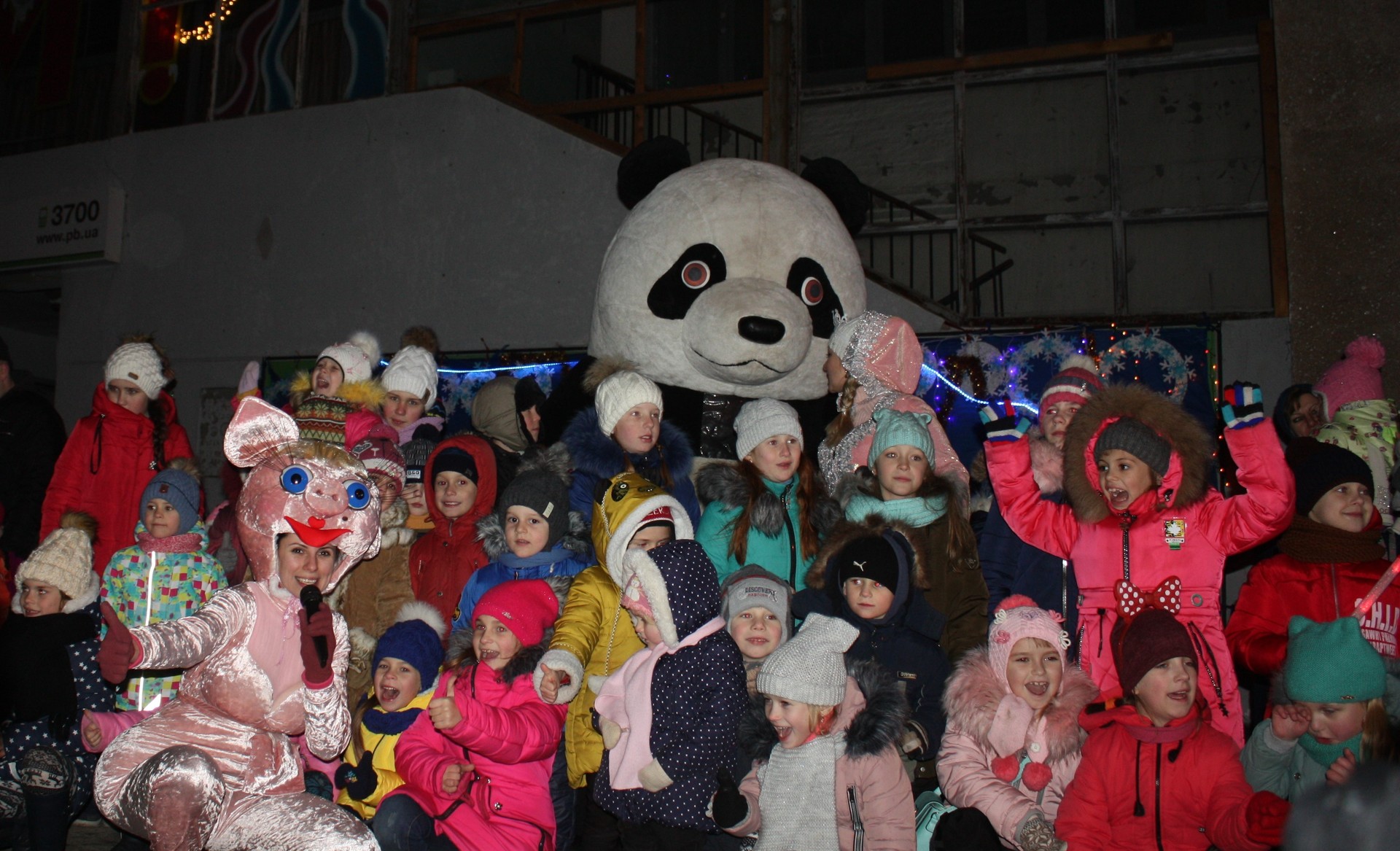 в покрове открылась главная елка города (фото, видео) - изображение 4 в покрове открылась главная елка города (фото, видео) - изображение 4