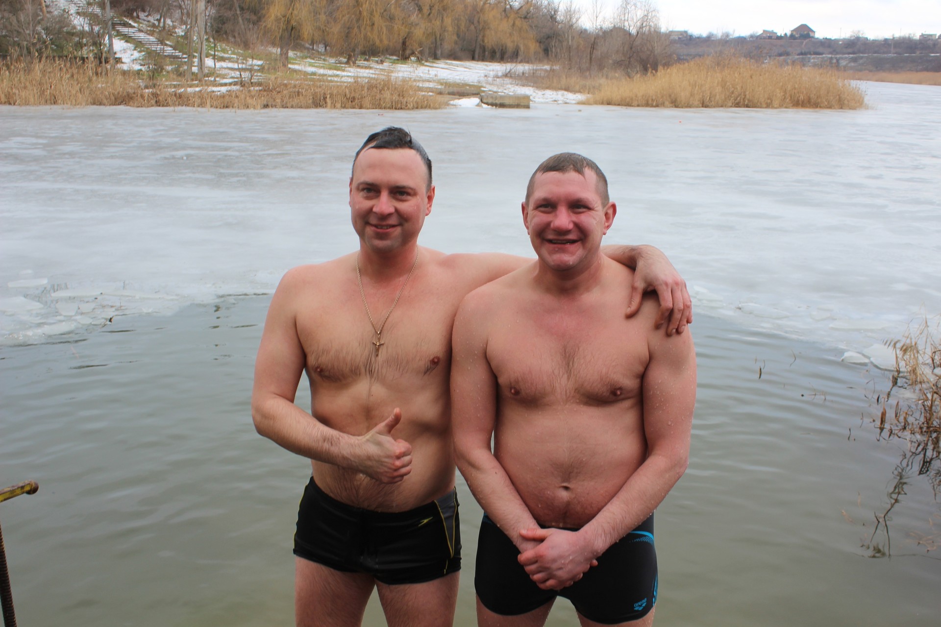 богослужения, освящение воды и купание в проруби: покров отметил крещение господне (фото, видео) - изображение 2 богослужения, освящение воды и купание в проруби: покров отметил крещение господне (фото, видео) - изображение 2