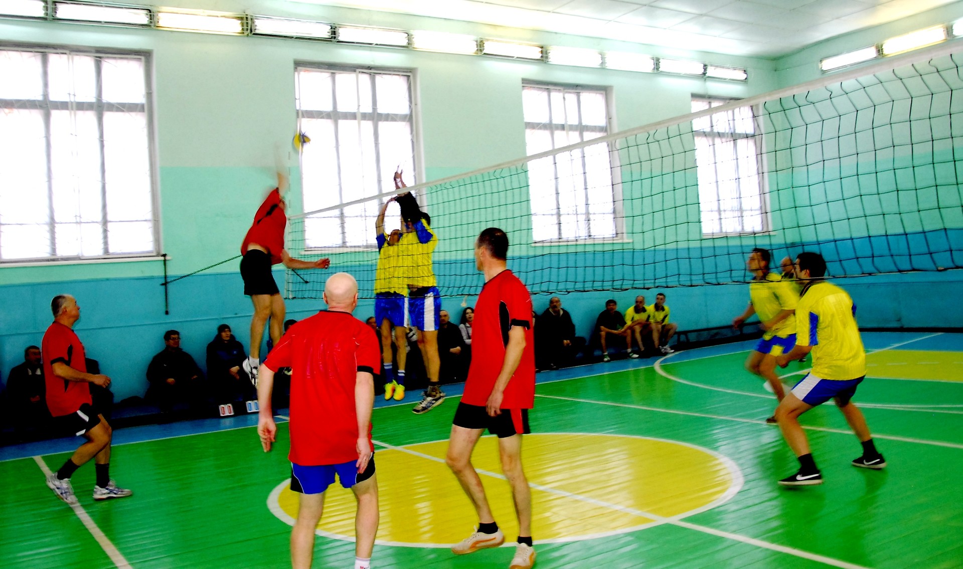 определяли лучших волейболистов комбината - изображение 3