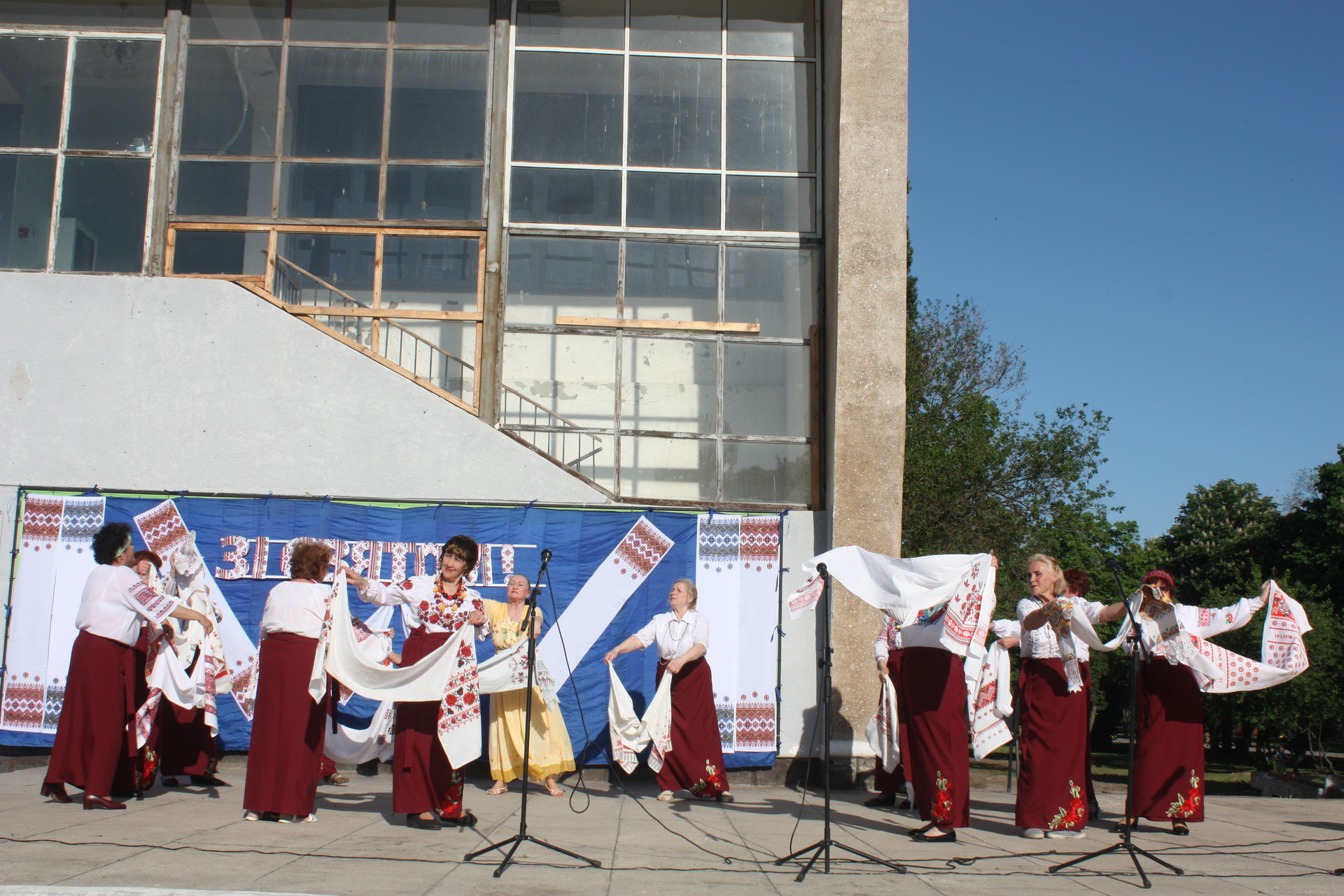 день вишиванки у покрові відзначили концертом та флешмобом (фото, відео) - изображение 2 день вишиванки у покрові відзначили концертом та флешмобом (фото, відео) - изображение 2