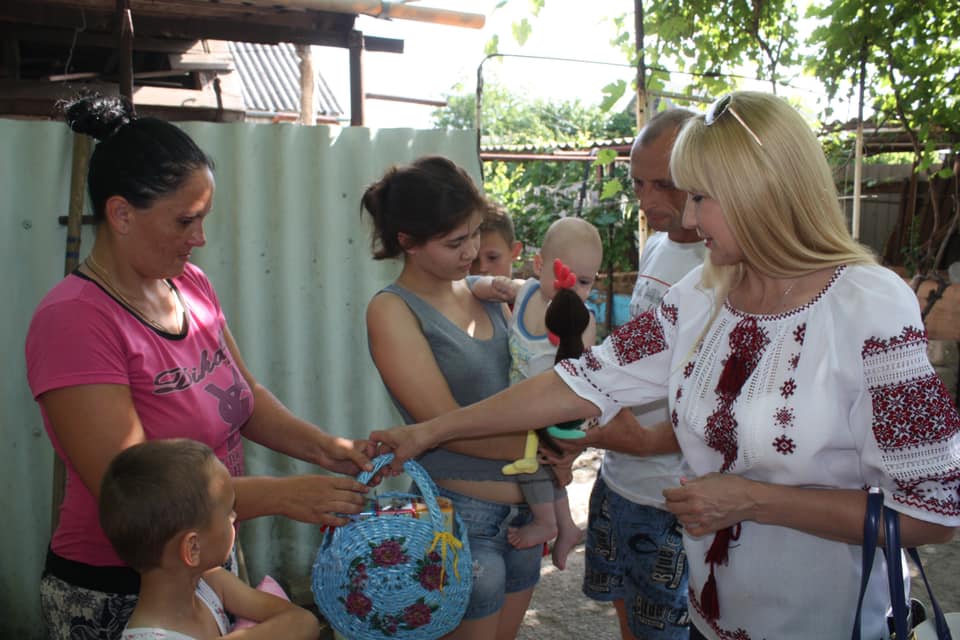 представники во «батьківщина» привітали багатодітну родину з днем захисту дітей - изображение 1 представники во «батьківщина» привітали багатодітну родину з днем захисту дітей - изображение 1