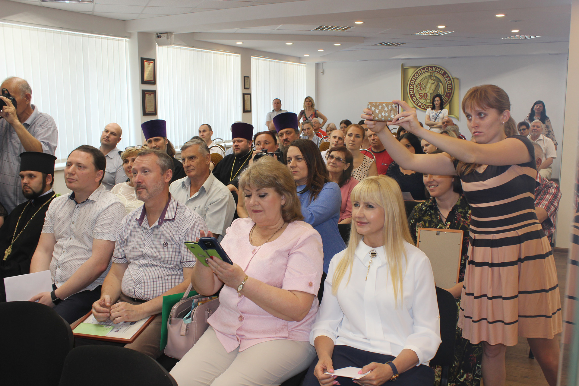 олександра сотула вручила нагороди журналістам з нагоди професійного свята (фото, відео) - изображение 1 олександра сотула вручила нагороди журналістам з нагоди професійного свята (фото, відео) - изображение 1
