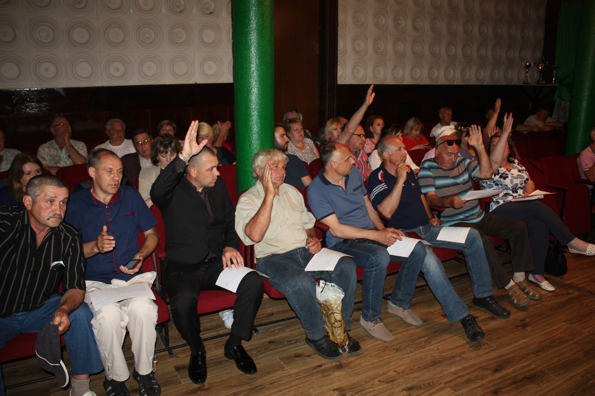 голова грушівської отг валерій попельнюк достроково склав свої повноваження (відео) - изображение 1