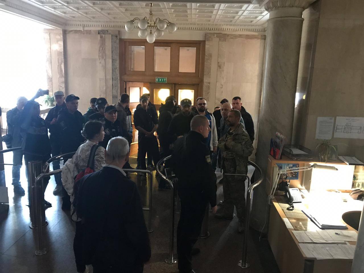 спасти порошенко. зачем порохоботы штурмовали офис госбюро расследований - изображение 5 спасти порошенко. зачем порохоботы штурмовали офис госбюро расследований - изображение 5