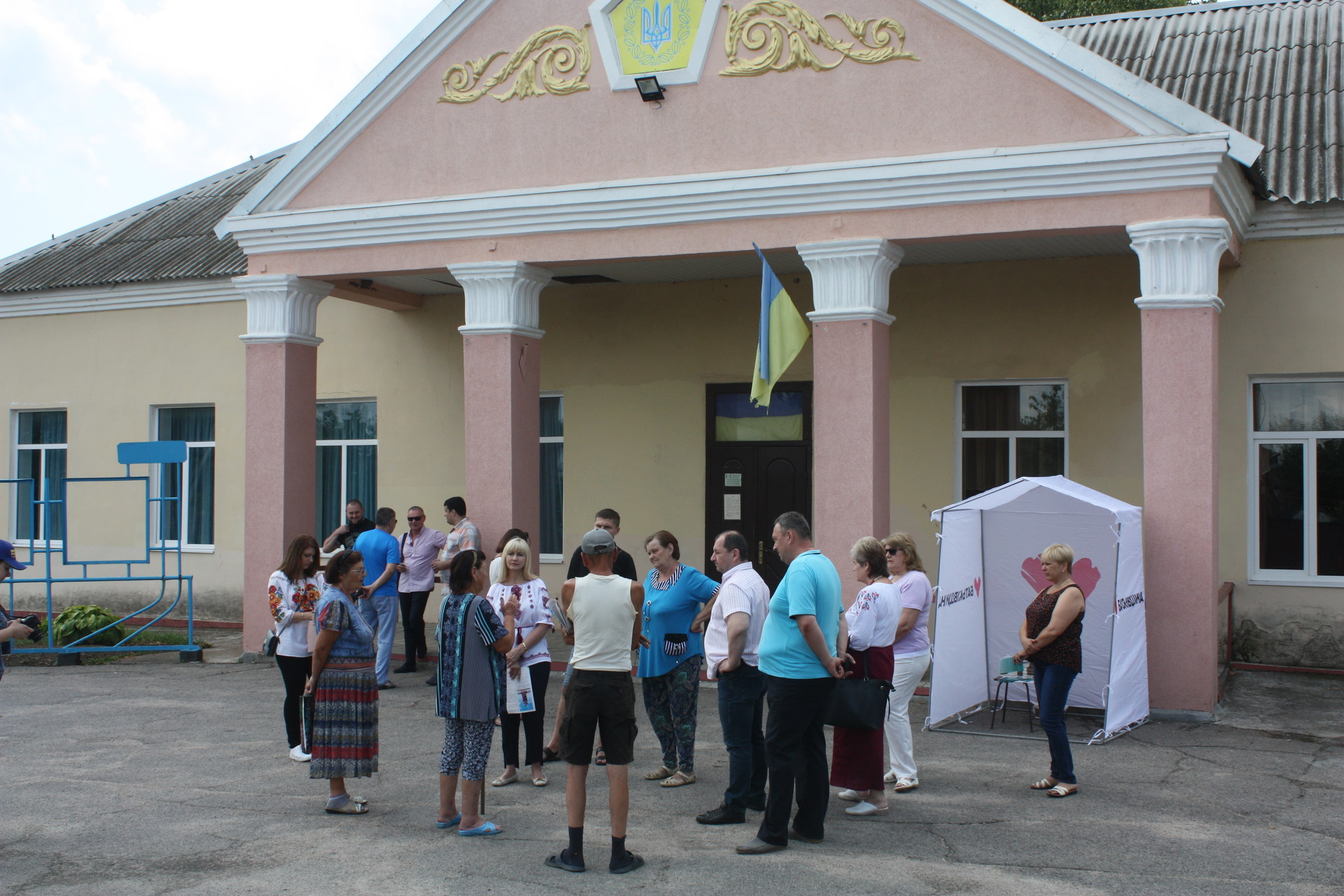 олександра сотула зустрілася з мешканцями придніпровського (відео) - изображение 1