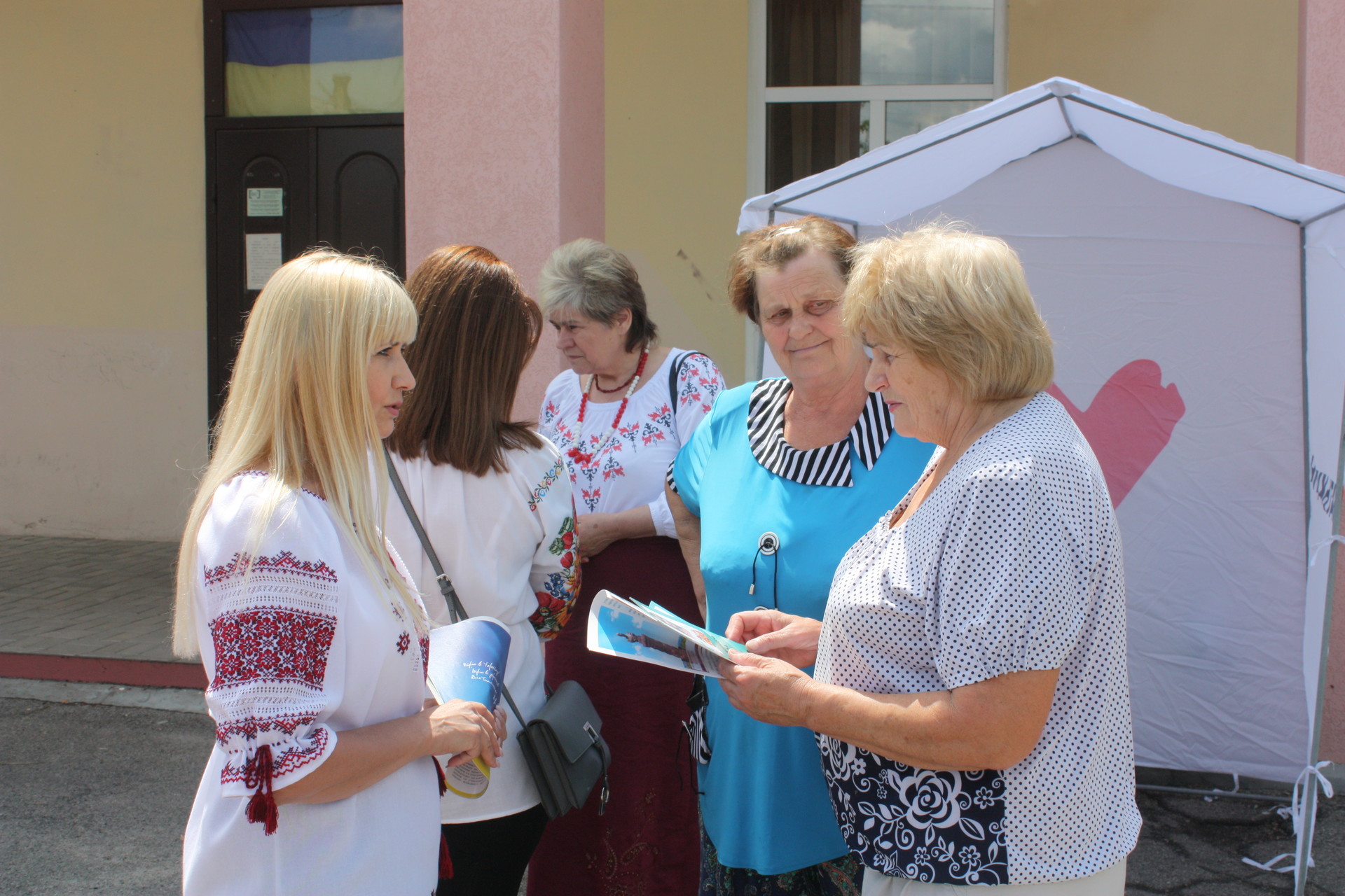 олександра сотула зустрілася з мешканцями придніпровського (відео) - изображение 4