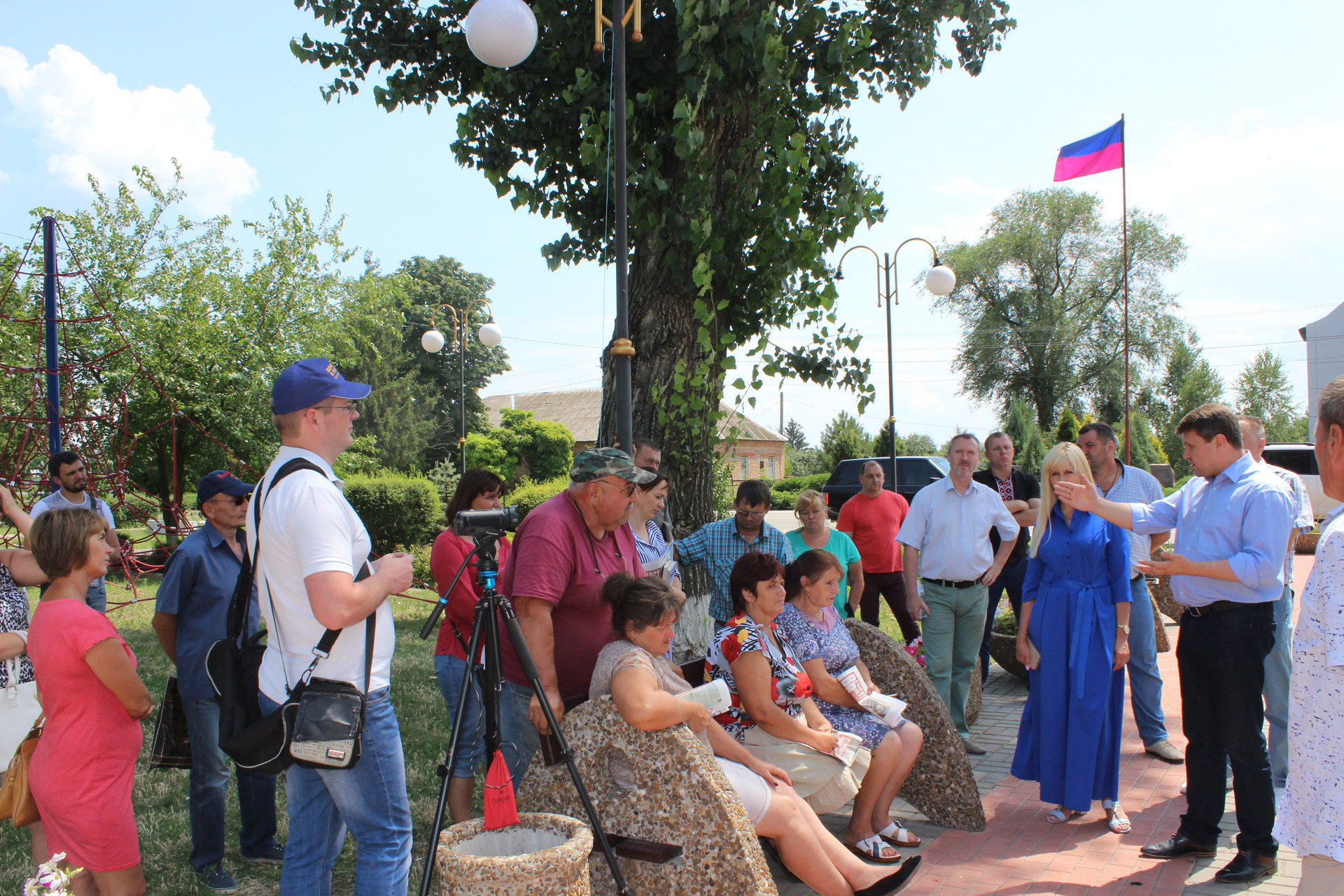 народний депутат вадим івченко та кандидат у нардепи олександра сотула зустрілися з виборцями 35-го округу (відео) - изображение 2