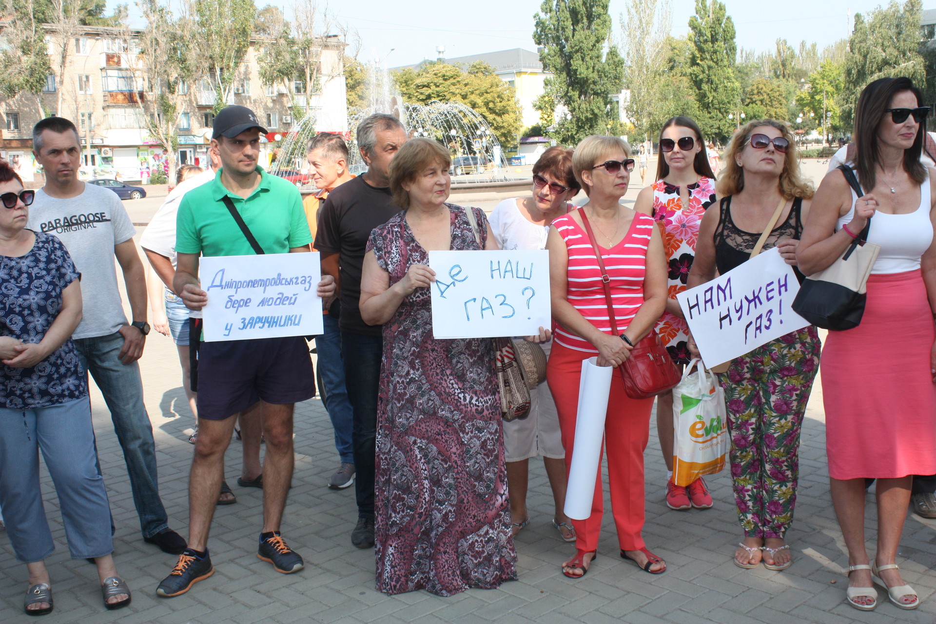 обратились к президенту и выразили недоверие городскому голове: прошел митинг против отключения газа в осмд (фото, видео) - изображение 1