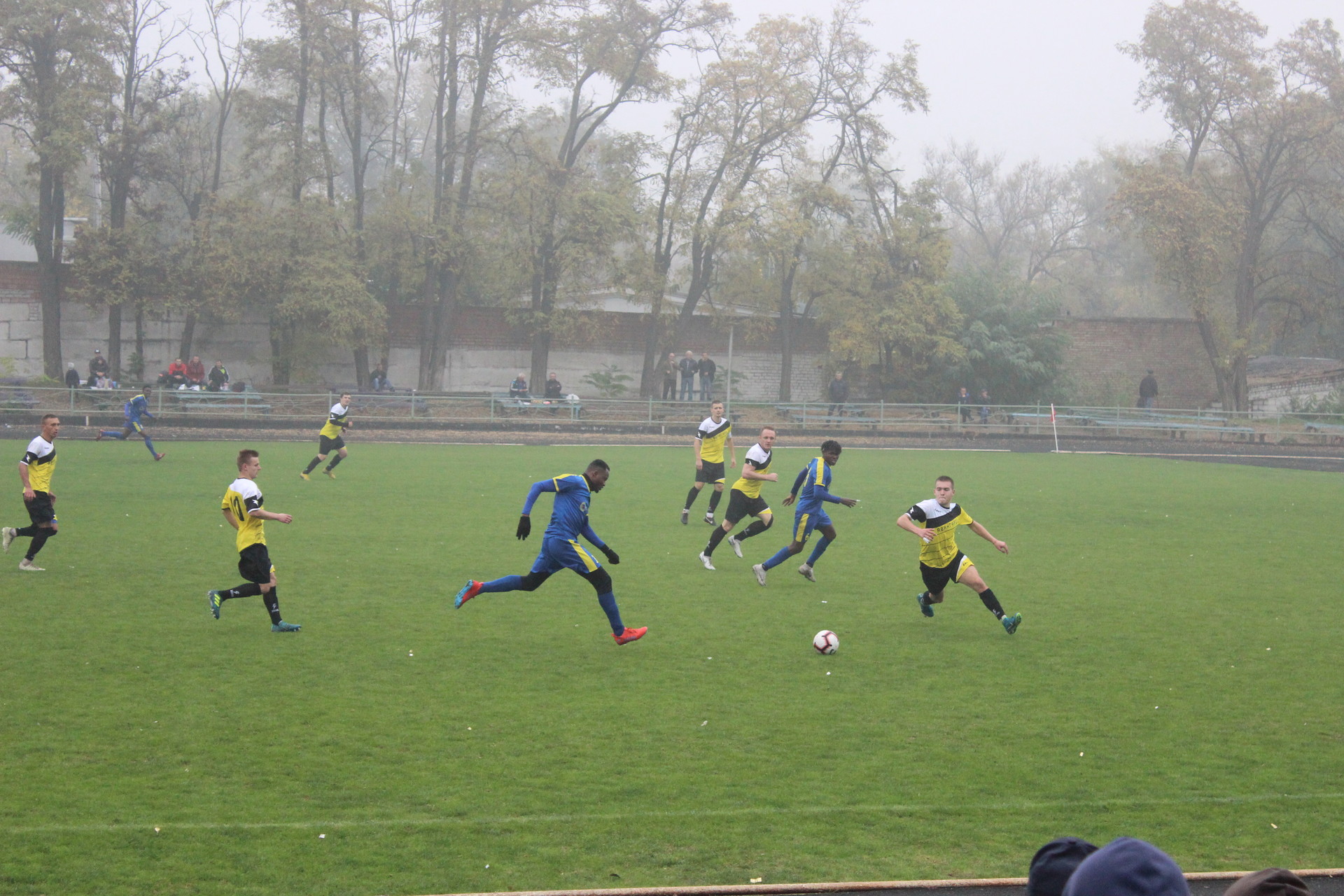 футбол: «авангард» успешно провел последний домашний матч в сезоне (фото, видео) - изображение 2 футбол: «авангард» успешно провел последний домашний матч в сезоне (фото, видео) - изображение 2