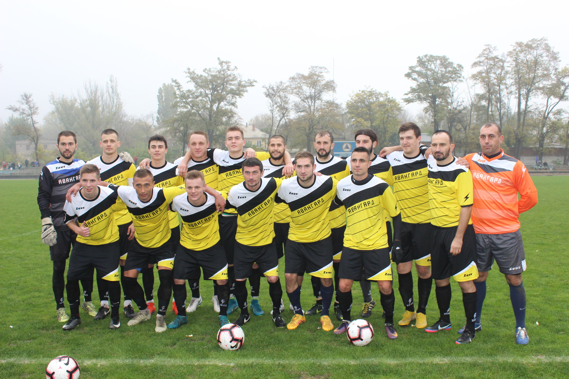 футбол: «авангард» успешно провел последний домашний матч в сезоне (фото, видео) - изображение 4 футбол: «авангард» успешно провел последний домашний матч в сезоне (фото, видео) - изображение 4