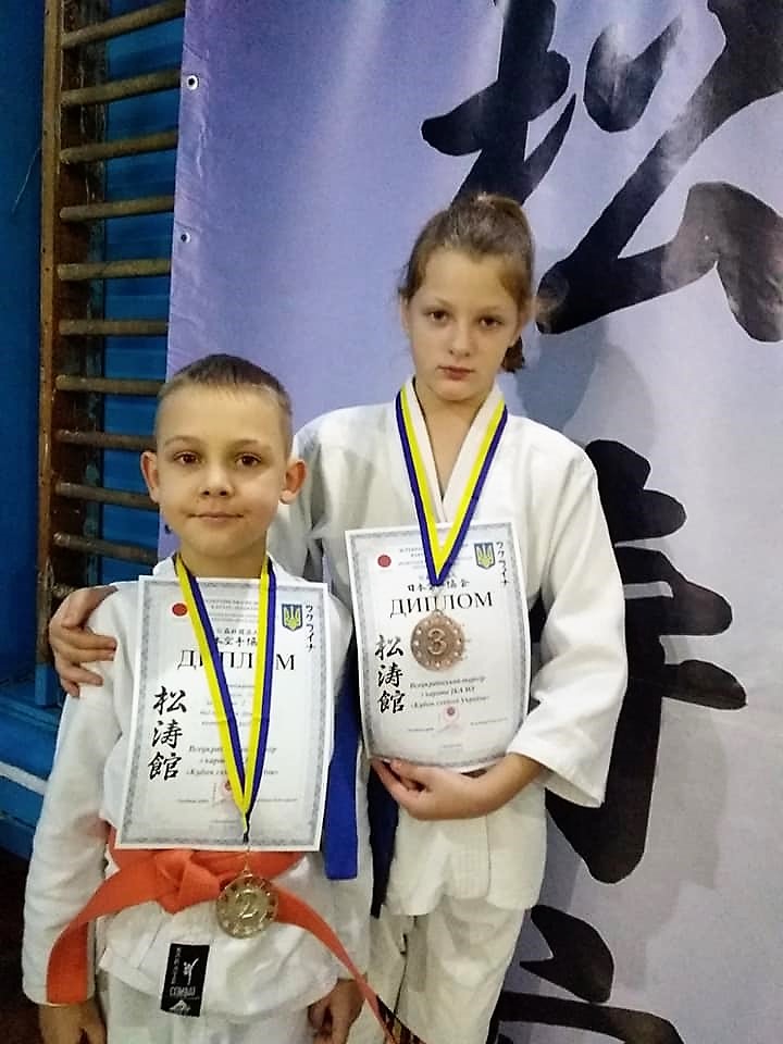 збір нагород продовжується. чергові медалі акробатів і каратистів міської дюсш - изображение 2