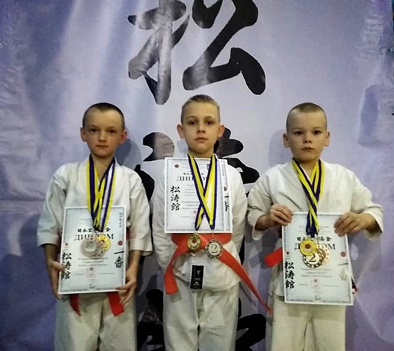 збір нагород продовжується. чергові медалі акробатів і каратистів міської дюсш - изображение 4