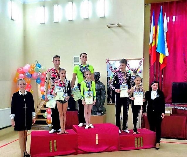 збір нагород продовжується. чергові медалі акробатів і каратистів міської дюсш - изображение 1